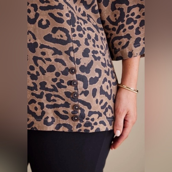 Soft Surroundings Raelynn Lyocell Pullover Leopard Blouse Top Button Detail S - Picture 2 of 10